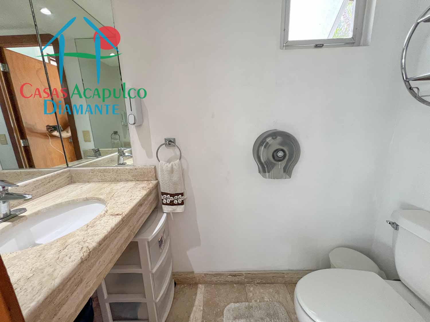 Xcaret 96 - Baño de visitas 1